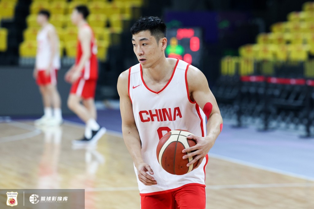 徐杰与高诗岩竞争&后者防守能力可能更好 3号位雷蒙&朱俊龙责任重